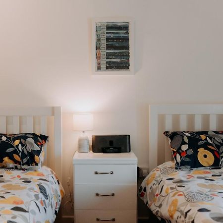 Hamilton Lodge - Cottage Sleeps 8 Fishguard Esterno foto