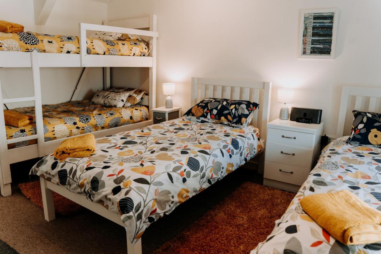 Hamilton Lodge - Cottage Sleeps 8 Fishguard Esterno foto
