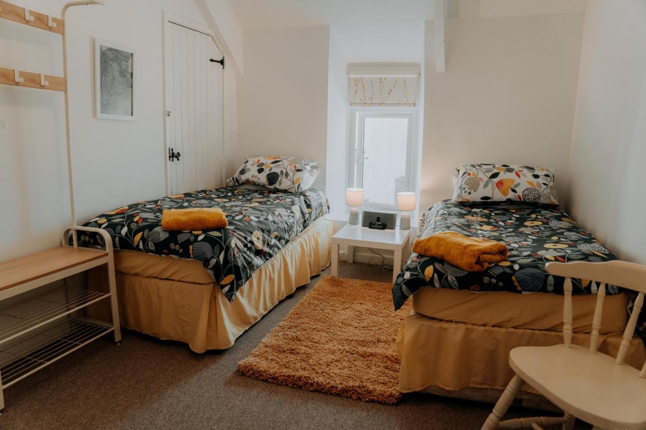 Hamilton Lodge - Cottage Sleeps 8 Fishguard Esterno foto