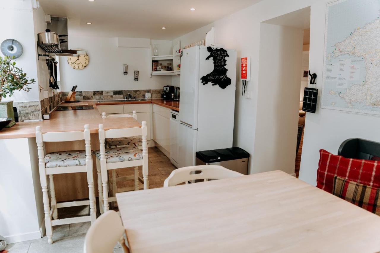 Hamilton Lodge - Cottage Sleeps 8 Fishguard Esterno foto