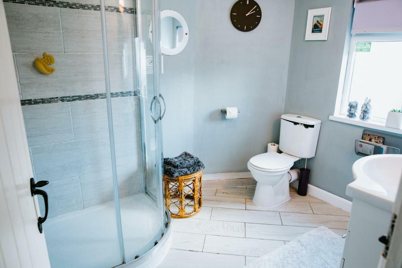 Hamilton Lodge - Cottage Sleeps 8 Fishguard Esterno foto